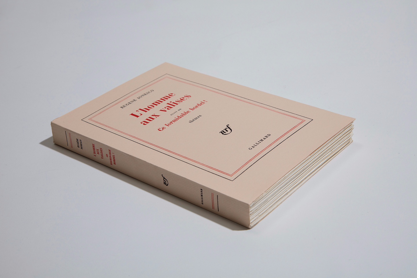 L’Homme aux valises followed by Ce formidable bordel !